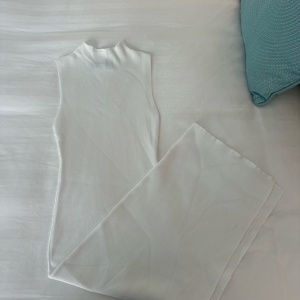 Sleeveless White Ribbed Maxi Dress with slit